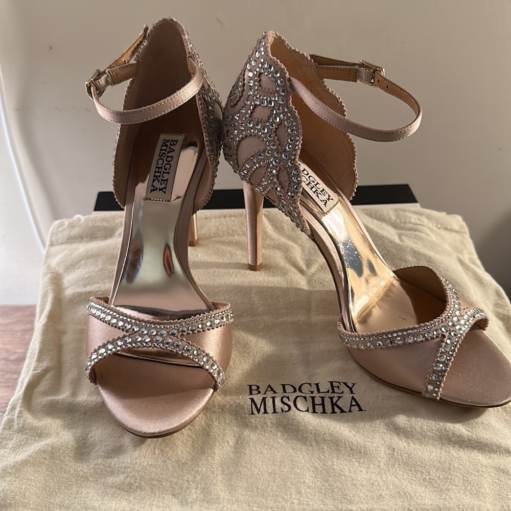 Elegant BADGLEY MISCHKA Roxy Sandals. - Picture 2 of 13